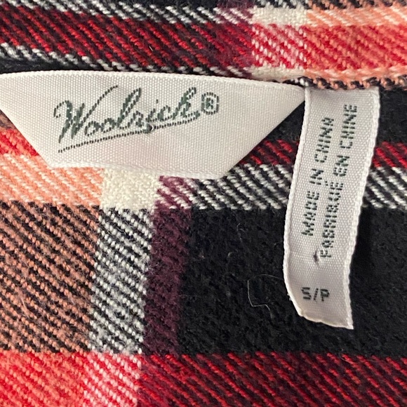 ⭐️Woolrich Womens Large Flannel Button Down shirt Red Black  size small - Picture 4 of 5